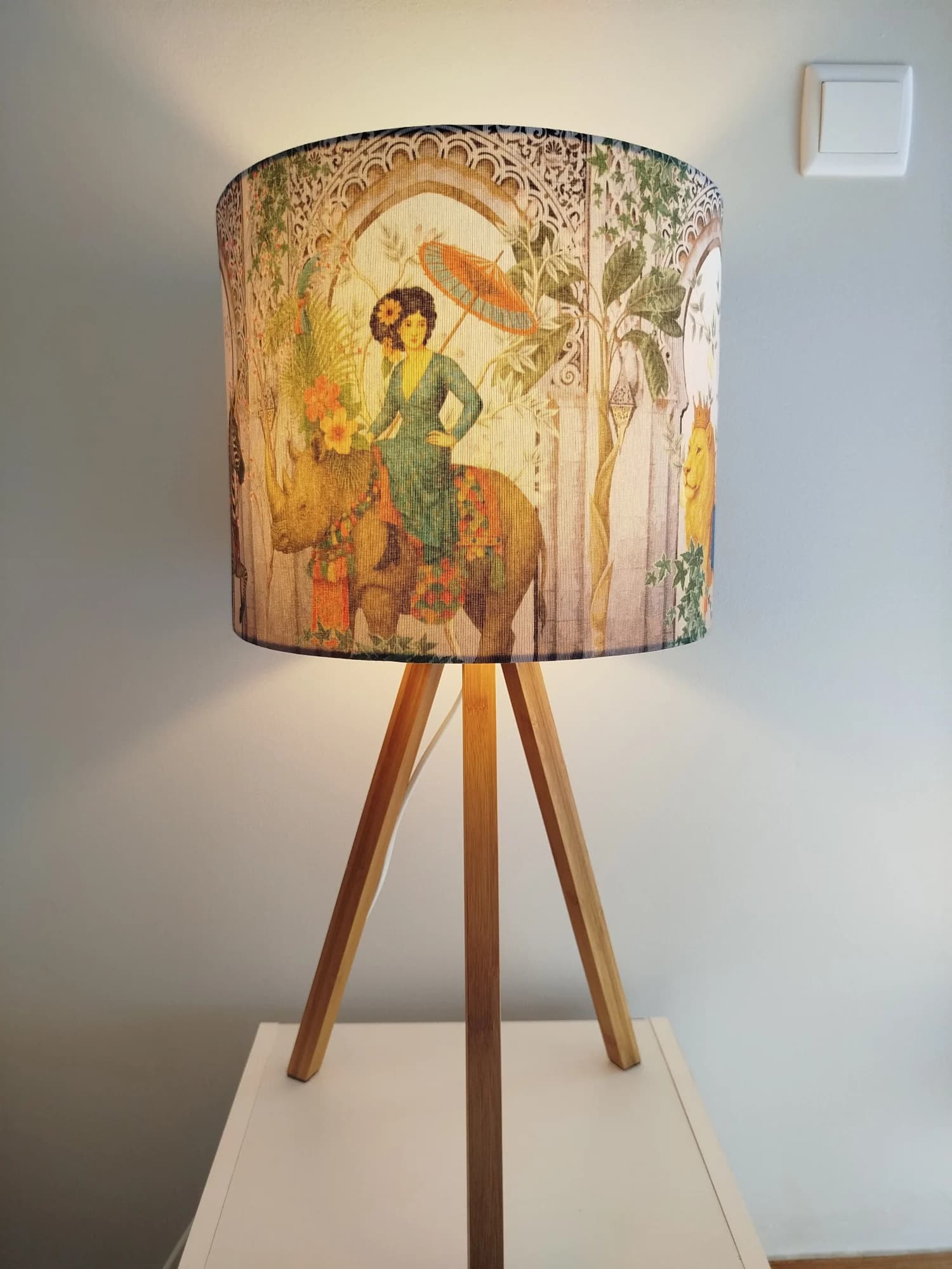 Colonial-style lampshade (2)