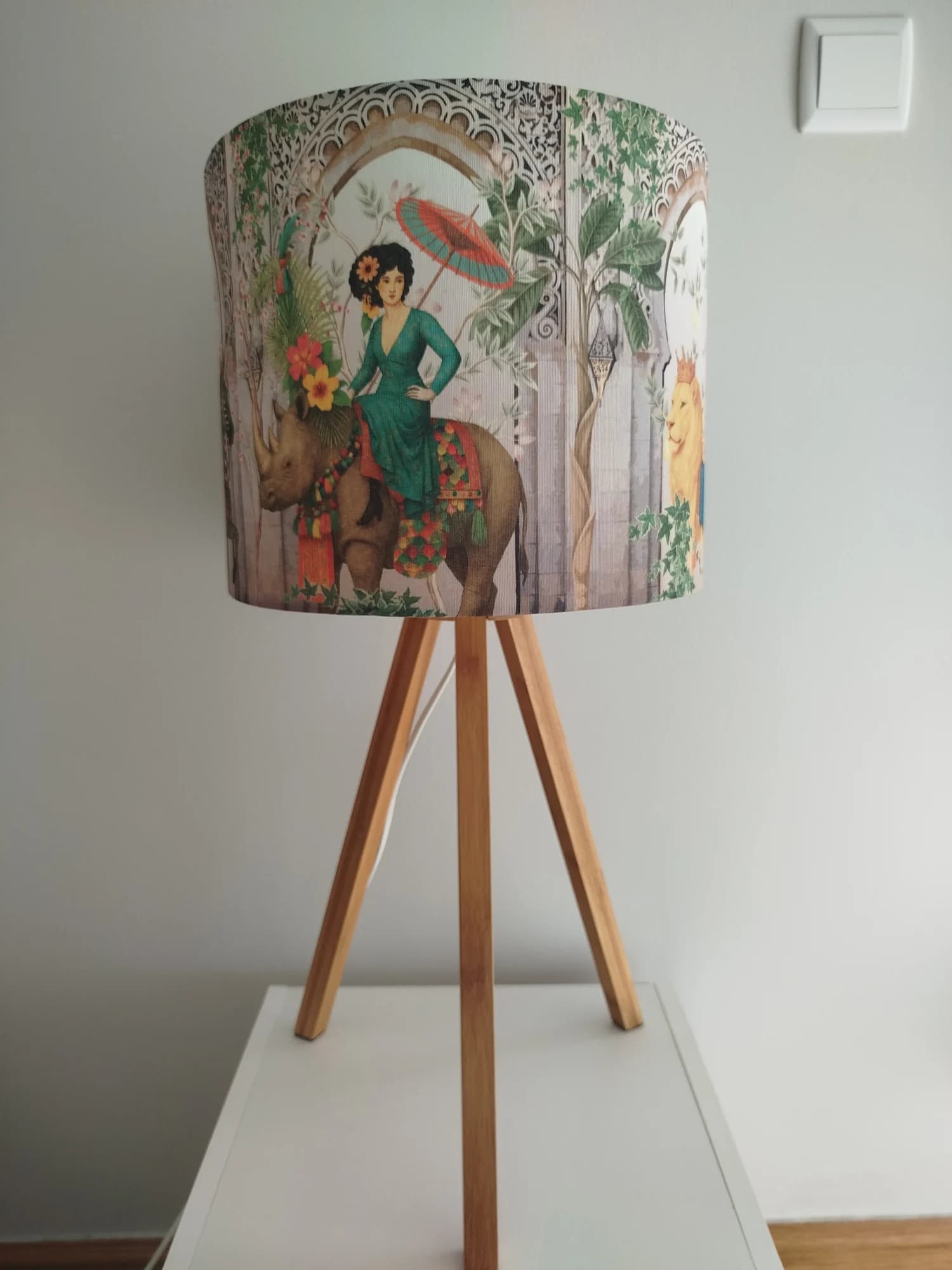 Colonial-style lampshade (3)