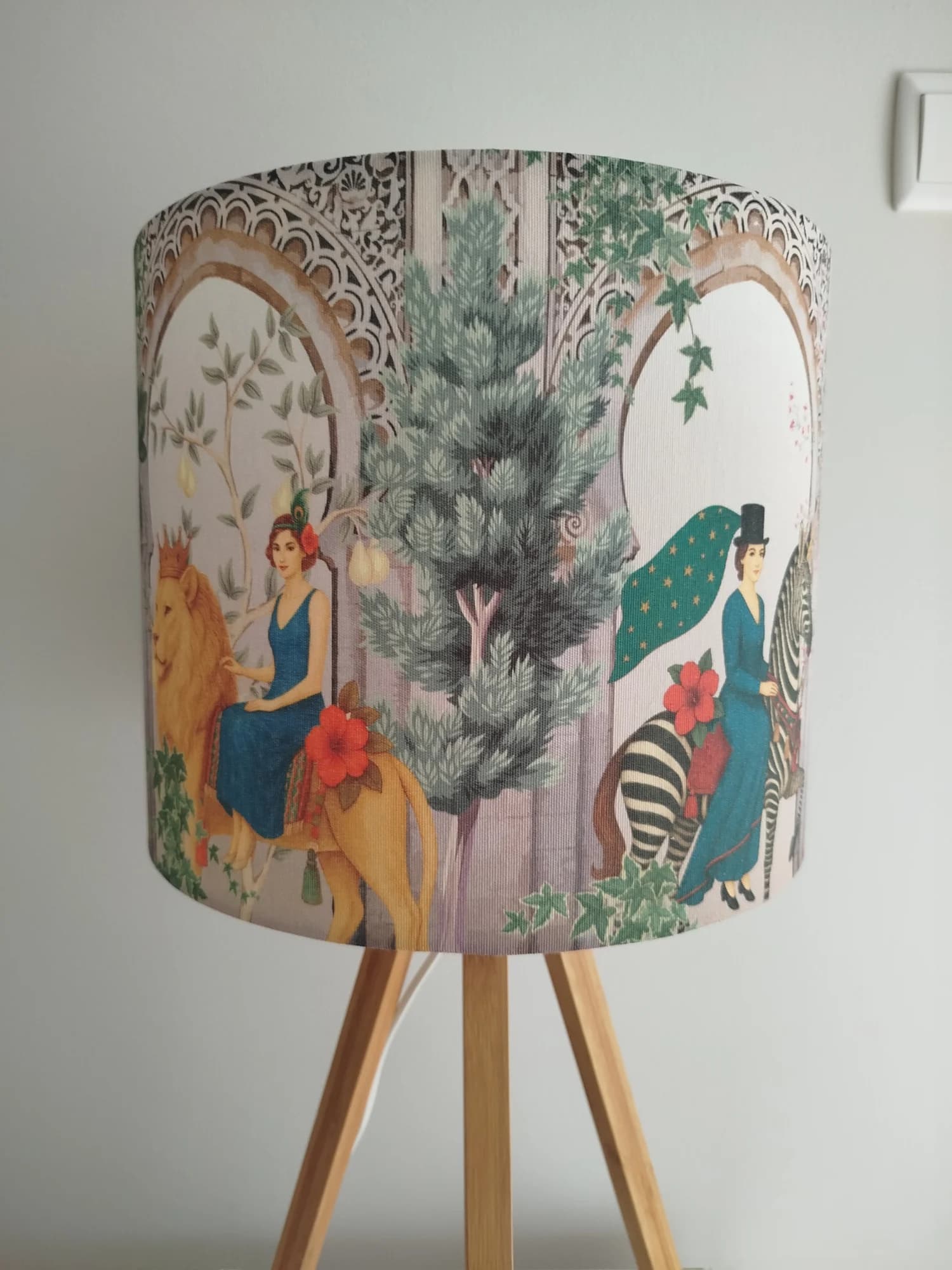 Colonial-style lampshade (5)