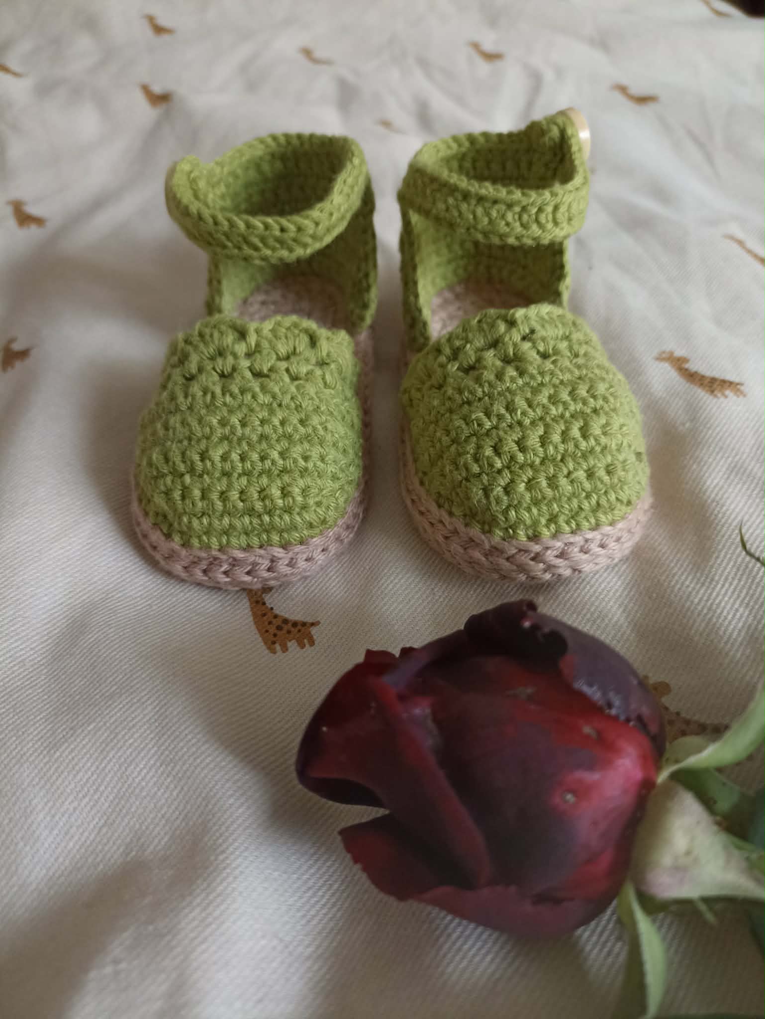 Crochet baby booties, green and beige