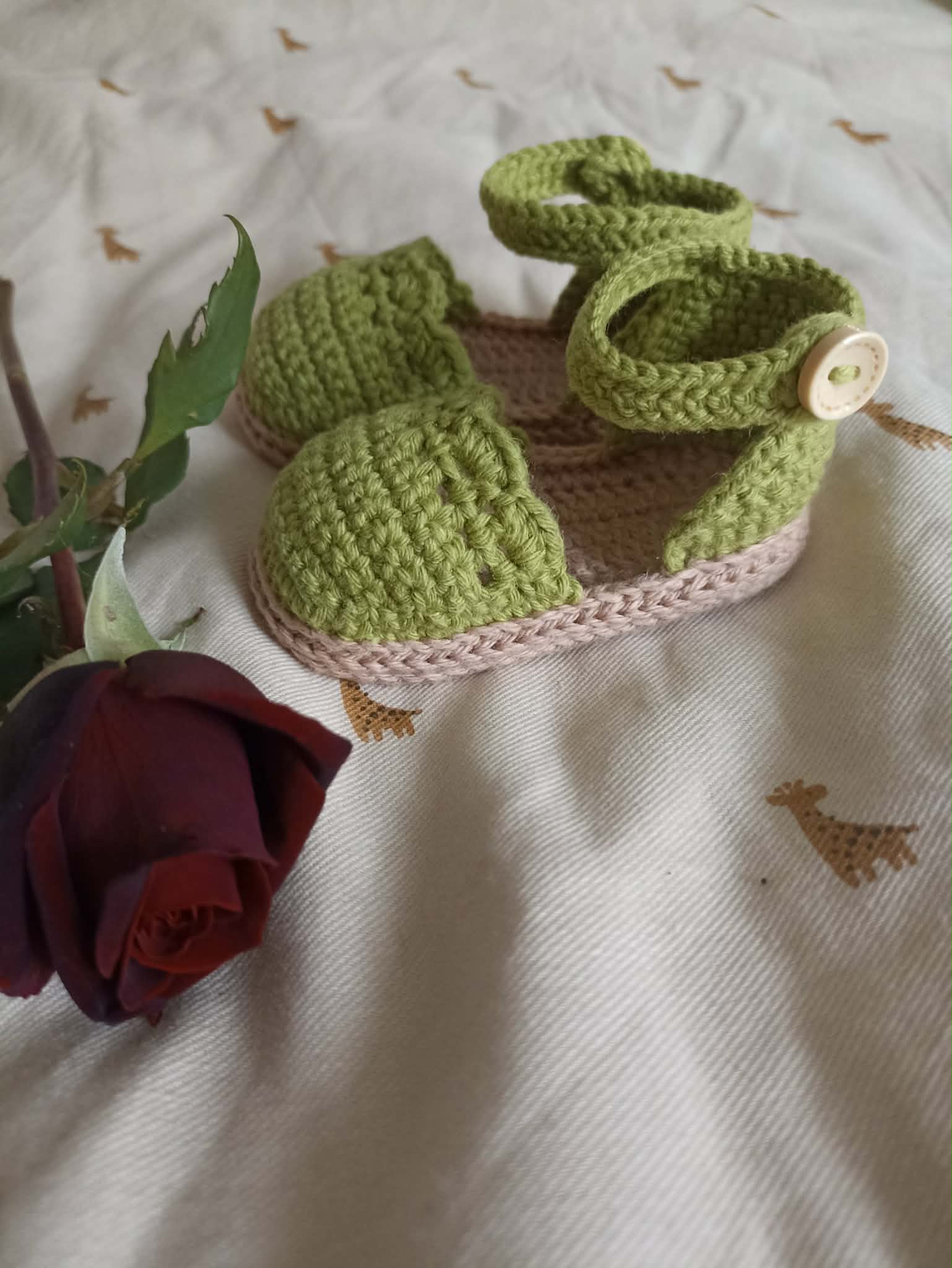 Crochet baby booties, green and beige (2)